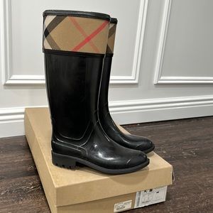 Burberry Rubber Nova Check Rain boot
